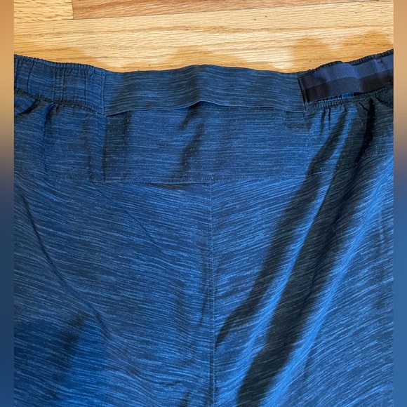 Lululemon Men’s Lined Navy Shorts (Size large) - Picture 3 of 8